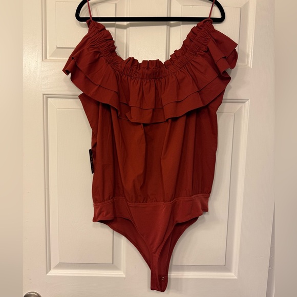 EXPRESS Off the Shoulder Bodysuit - Picture 2 of 3